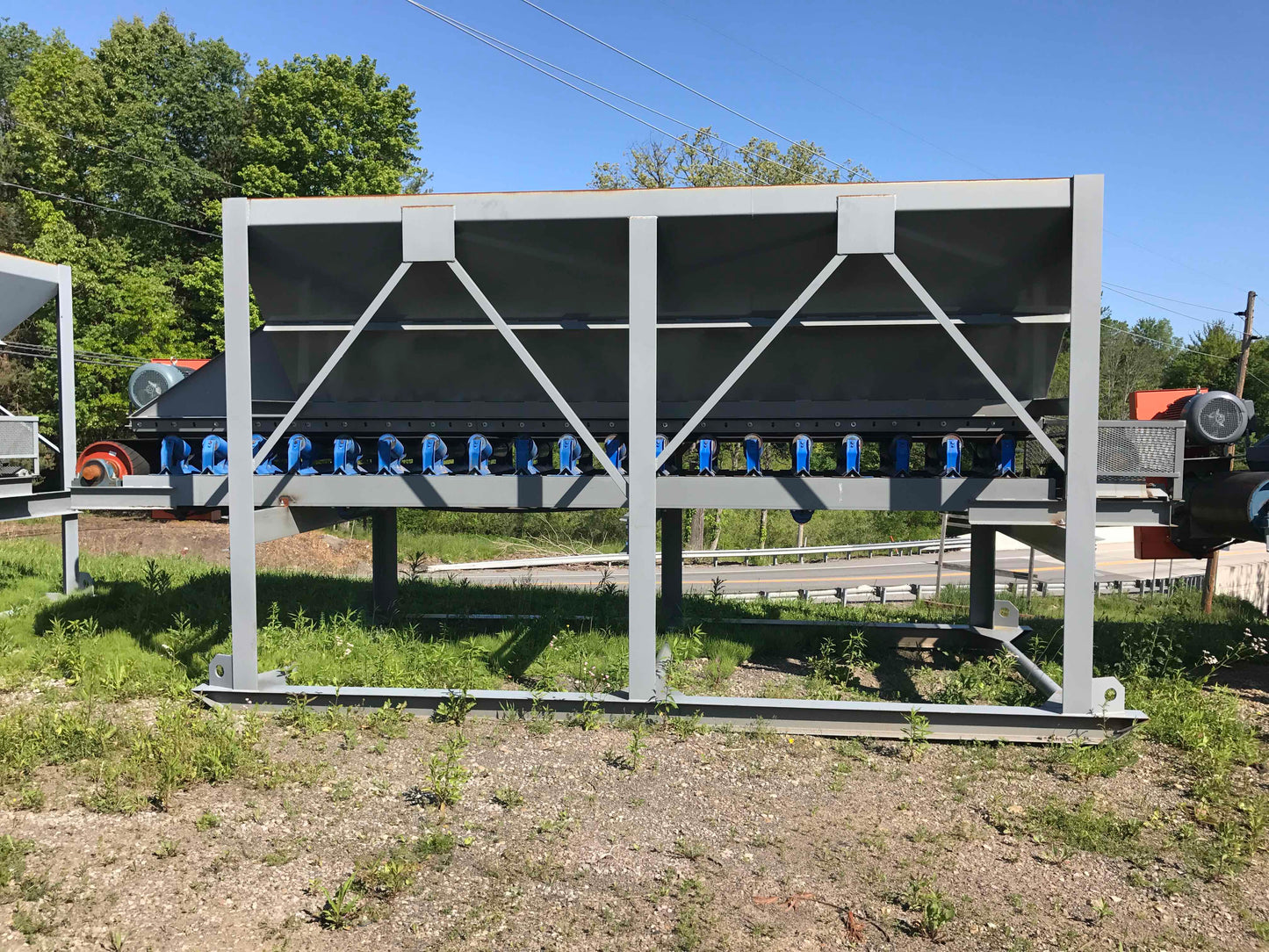 Hopper, With Belt Feeder, Conveyor system,