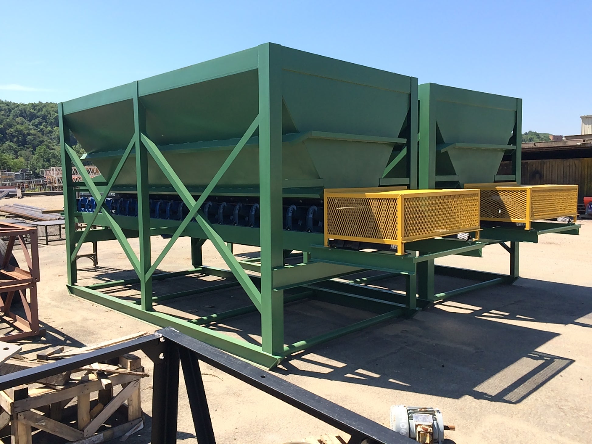 Hopper, With Belt Feeder, Conveyor system,