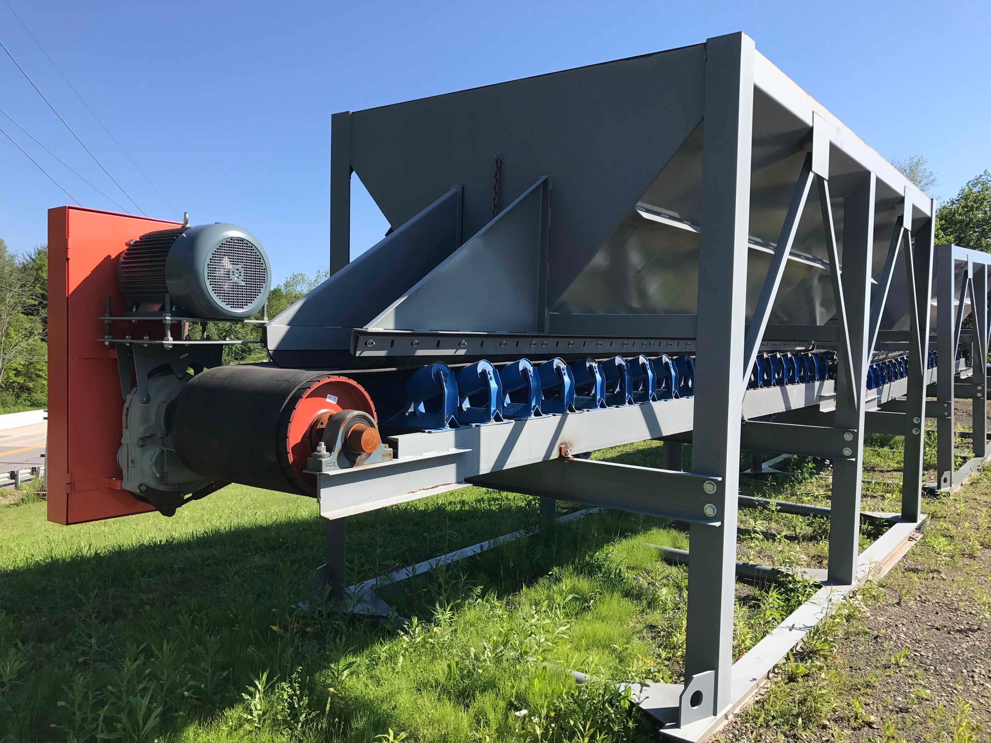 Hopper, With Belt Feeder, Conveyor system,