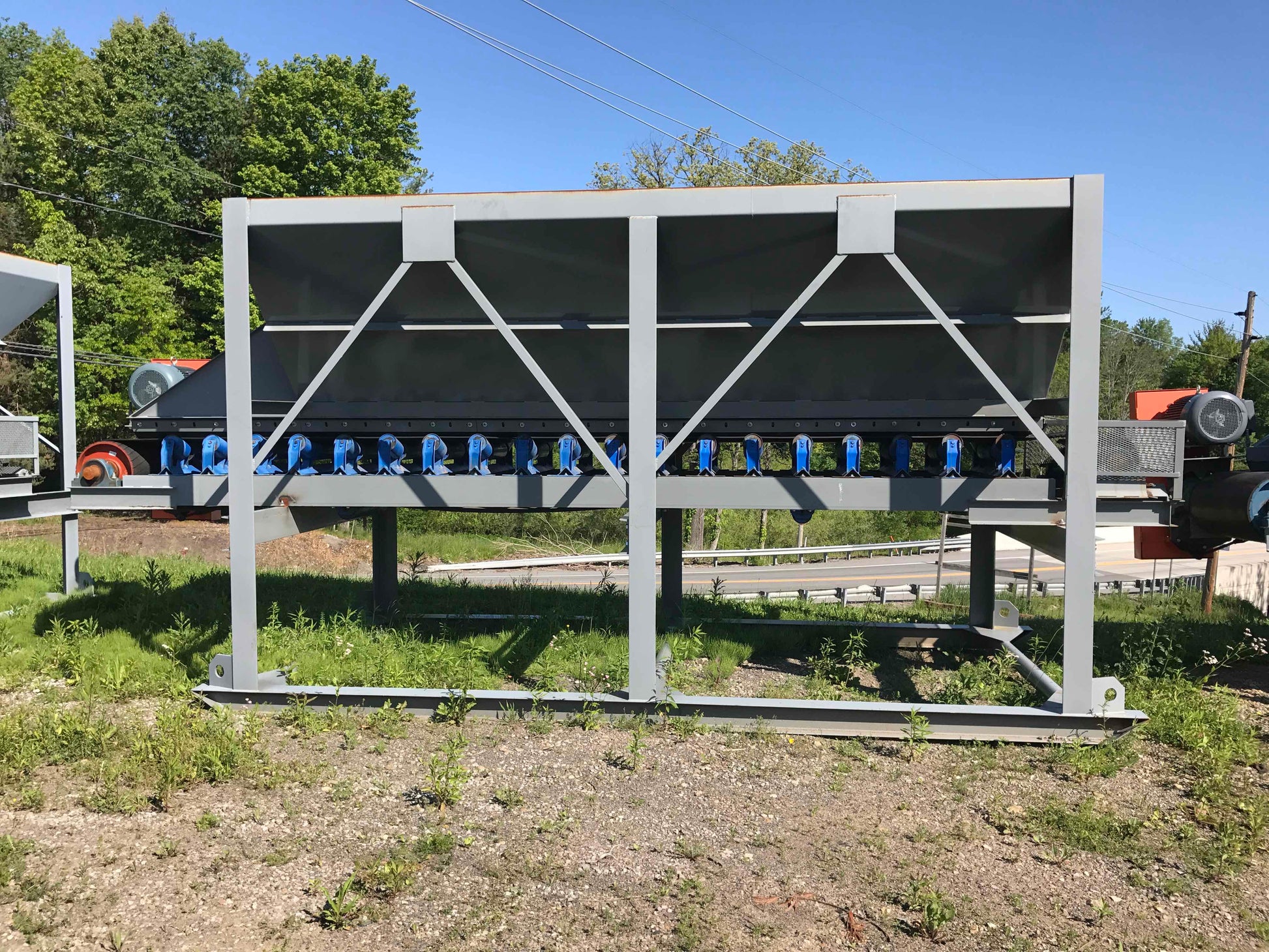 Hopper, With Belt Feeder, Conveyor system,