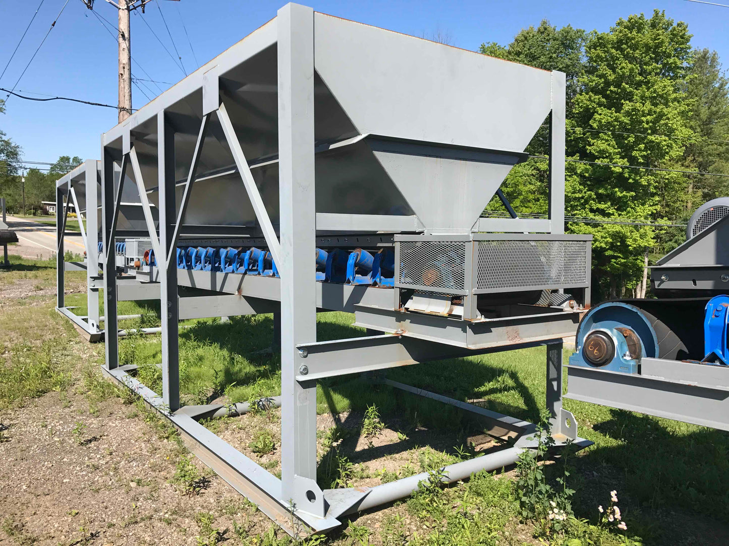 Hopper, With Belt Feeder, Conveyor system,