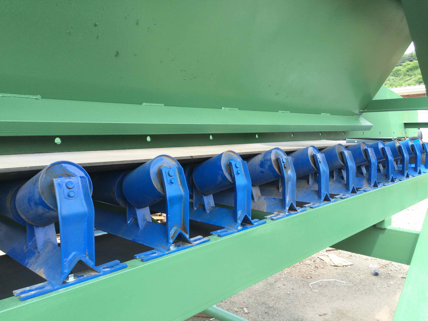 Hopper, With Belt Feeder, Conveyor system,