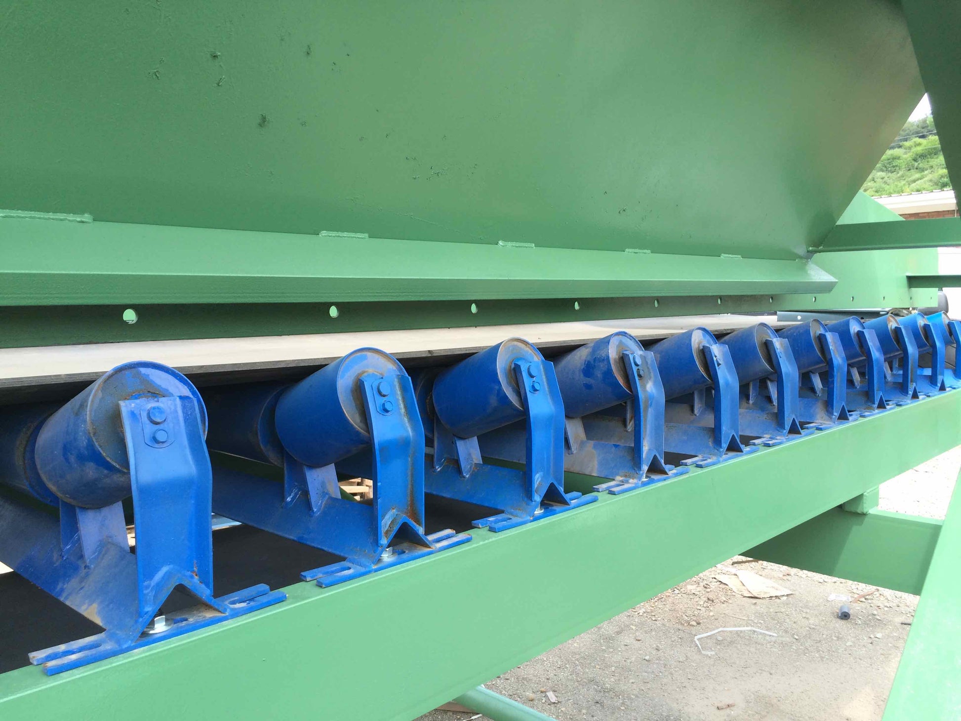 Hopper, With Belt Feeder, Conveyor system,