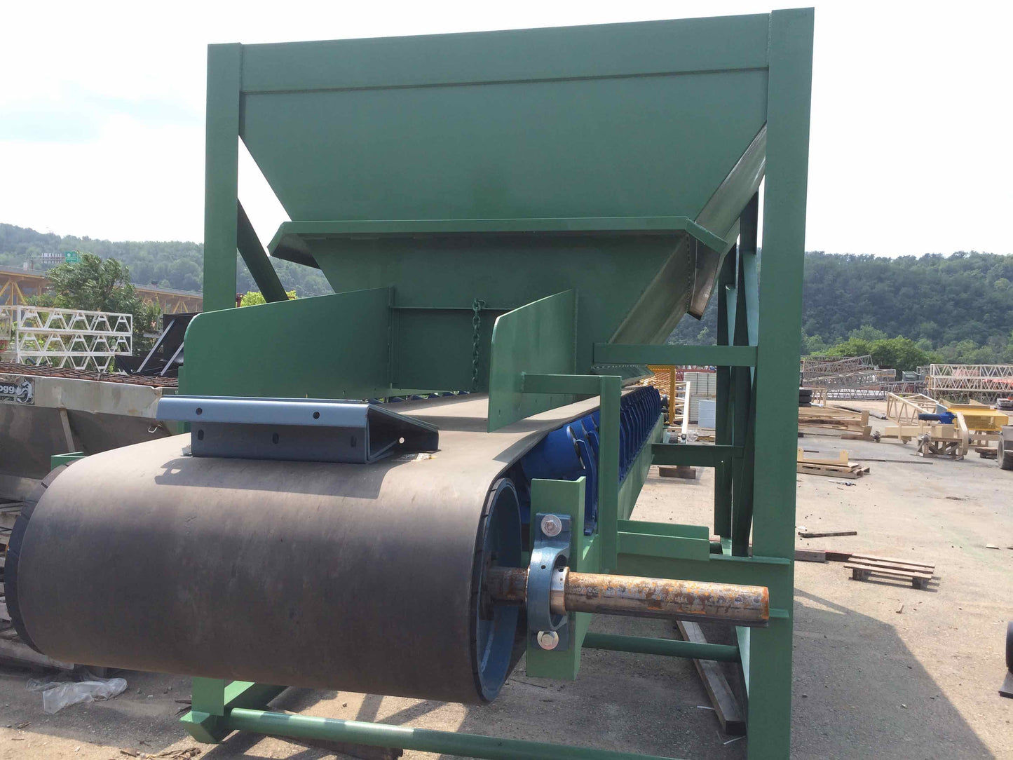 Hopper, With Belt Feeder, Conveyor system,