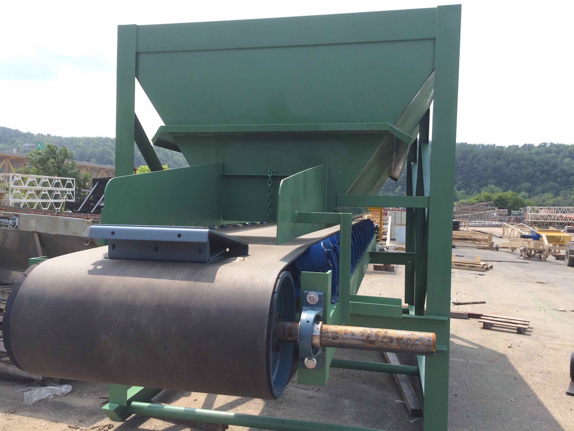 Hopper, With Belt Feeder, Conveyor system,